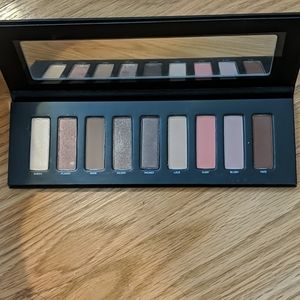 Studio makeup eyeshadow palette